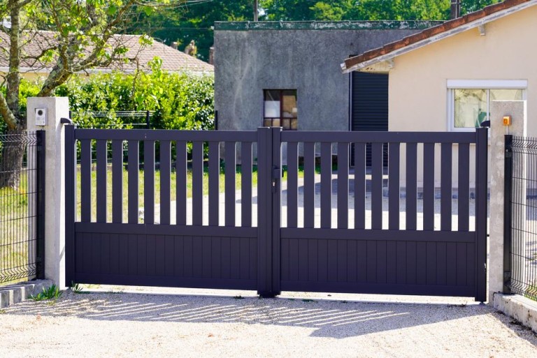 Installation de portails à Granges-Narboz : quel modèle choisir ?
